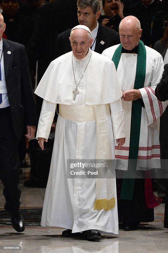 Pope Francis Travels Down New York's 5th Ave To St. Patrick's Cathedral
