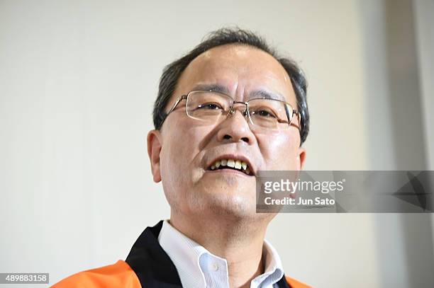 Of KDDI Takashi Tanaka attends the news conference of launching iPhone 6s and 6s Plus at AU Shinjuku flagship store on September 25, 2015 in Tokyo,...