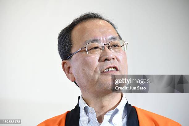 Of KDDI Takashi Tanaka attends the news conference of launching iPhone 6s and 6s Plus at AU Shinjuku flagship store on September 25, 2015 in Tokyo,...