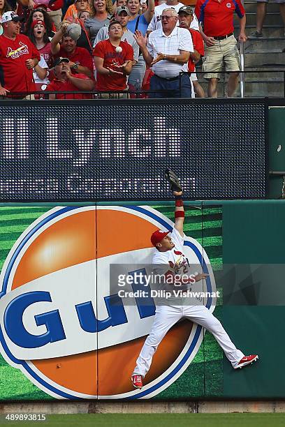 Allen Craig of the St. Louis Cardinals fails to catch home run ball hit by Mike Olt of the Chicago Cubs at Busch in the first inning Stadium on May...