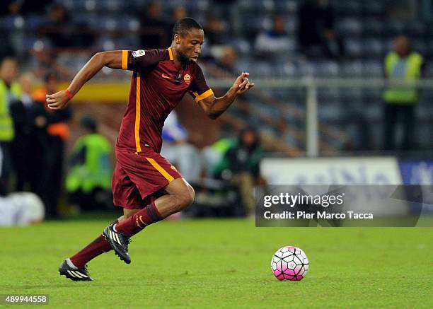 Seydou Keita of AS Roma in action during the Serie A match between UC Sampdoria and AS Roma at Stadio Luigi Ferraris on September 23, 2015 in Genoa,...