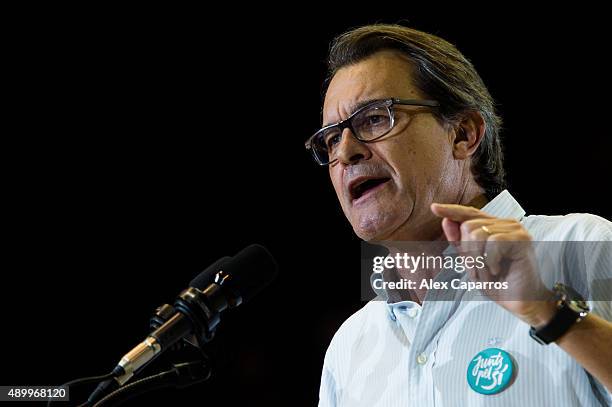 Leader of Catalan Democratic Convergence 'Convergencia Democratica de Catalunya' party Artur Mas gives a speech during a 'Junts pel Si' coalition...