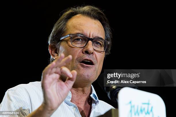 Leader of Catalan Democratic Convergence 'Convergencia Democratica de Catalunya' party Artur Mas gives a speech during a 'Junts pel Si' coalition...