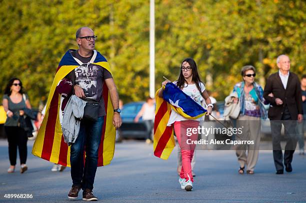 People gather for a 'Junts pel Si' coalition rally on September 24, 2015 in Girona, Spain. The main Catalanist parties, Catalan Democratic...