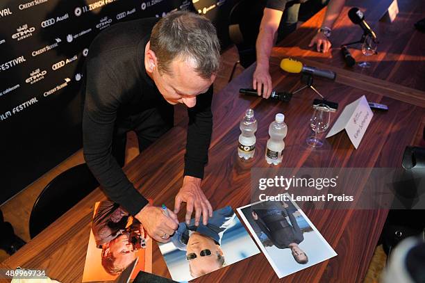 Actor Kiefer Sutherland attends the 'Forsaken' Press Conference during the Zurich Film Festival on September 25, 2015 in Zurich, Switzerland. The...