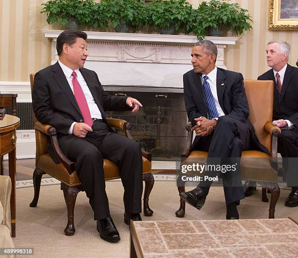 China's President XI Jinping and US President Barack Obama hold a meeting during an official State Visit at the White House September 25, 2015 in...