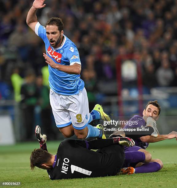 Gonzalo Higuain of SSC Napoli and Norberto Murara Neto of ACF Fiorentina in action during the TIM Cup final match between ACF Fiorentina and SSC...