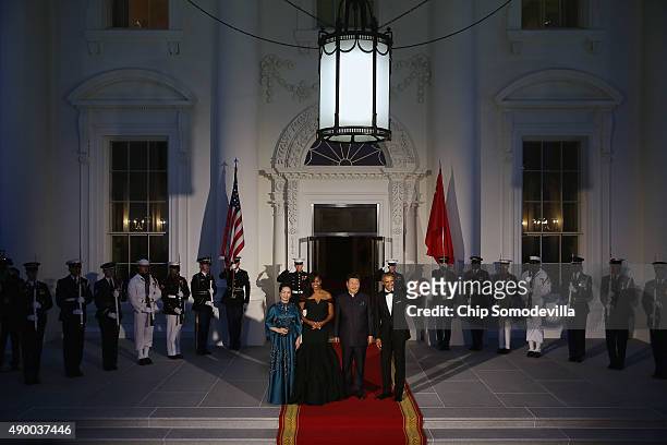 Madame Peng Liyuan, U.S. First Lady Michelle Obama, Chinese President Xi Jinping and U.S. President Barack Obama pose for photographers on the North...