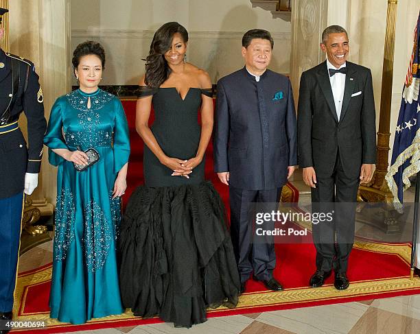 Chinese President Xi Jinping's wife Peng Liyuan, first lady Michelle Obama, Chinese President Xi Jinping and President Barack Obama pose for a formal...