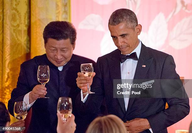 President Barack Obama and President Xi Jinping of China exchange toasts during a state dinner at the White House September 25, 2015 in Washington,...