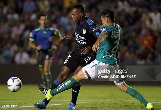 Wilson Tiago of Queretaro vies for the ball with Efrain Velarde of Leon, during their Mexican Apertura 2015 tournament football match, at the La...