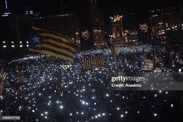 Hundreds of people attend the final electoral campaing event of the pro-sovereignty bloc called 'Junts pel Si' in Barcelona, Catalonia, Spain, 25...