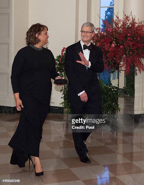 Apple CEO Tim Cook and Lisa Jackson arrive for a state dinner in honor of Chinese President President Xi Jinping and his wife Peng Liyuan at the...