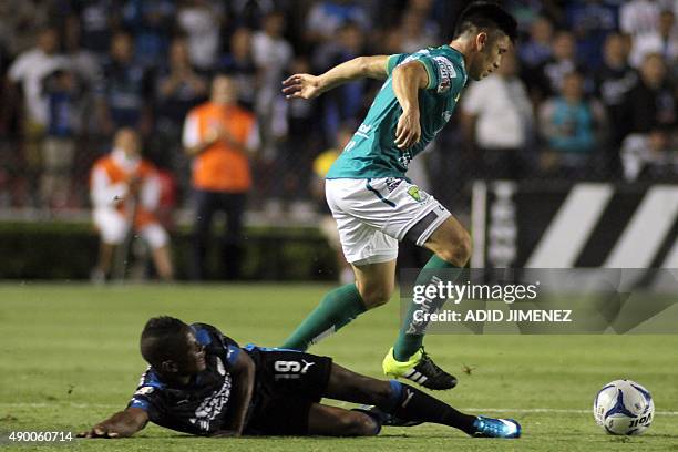 Yerson Candelo of Queretaro vies for the ball with Efrain Velarde of Leon, during their Mexican Apertura 2015 tournament football match, at the La...