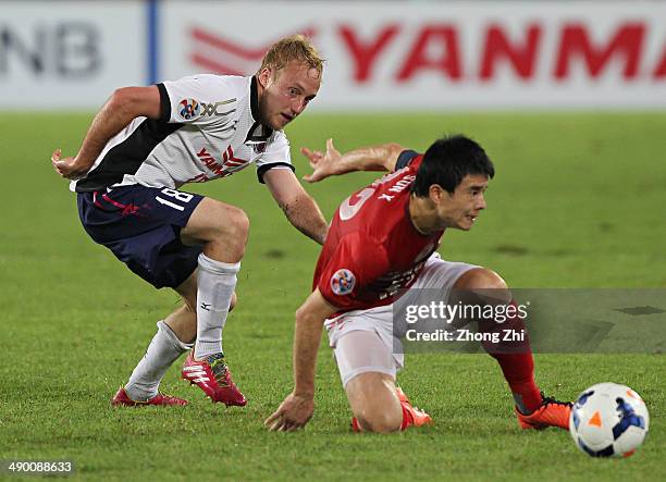 Mitch Nichols of Cerezo Osaka in action with Sun Xiang of Guangzhou Evergrandeduring the AFC Asian Champions League match between Guangzhou...