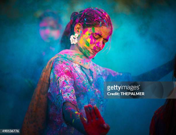 holi festival in indien - rajasthani women stock-fotos und bilder