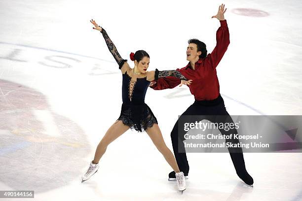 Lorraine McNamara and Quinn Carpenter of United States skate during the junior ice free dance of the ISU Junior Grand Prix at Tor-Tor Arena on...