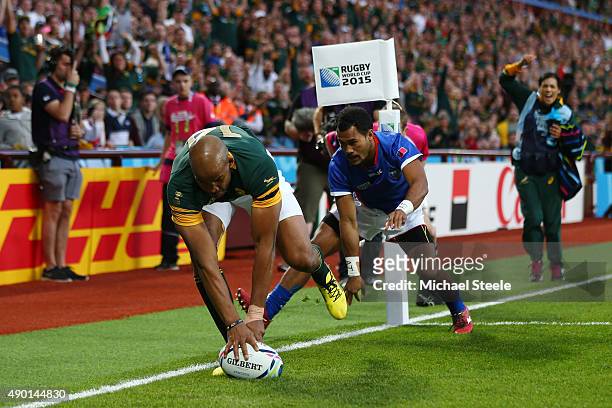 Pietersen of South Africa scores his third try during the 2015 Rugby World Cup Pool B match between South Africa and Samoa at Villa Park on September...