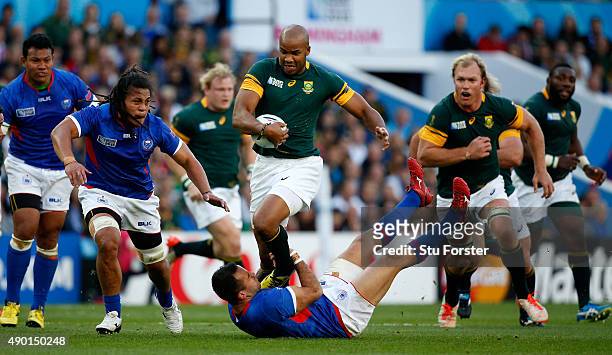 Pietersen of South Africa breaks past Mike Stanley of Samoa during the 2015 Rugby World Cup Pool B match between South Africa and Samoa at Villa Park...