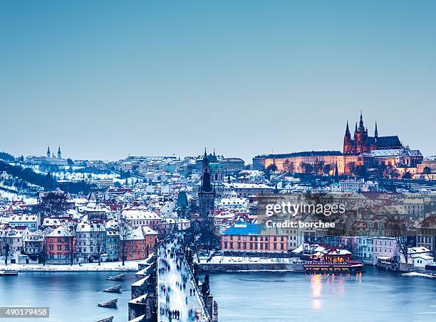 charles bridge in winter - vltava river stockfoto's en -beelden