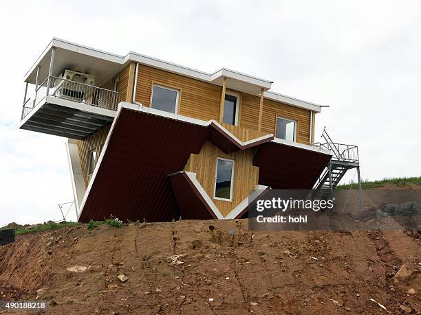 upside down - headstand of a house - upside down house stock pictures, royalty-free photos & images