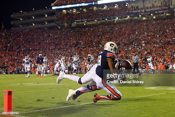 De'Runnya Wilson of the Mississippi State Bulldogs catches a touchdown pass with coverage by Carlton Davis of the Auburn Tigers during the first half...