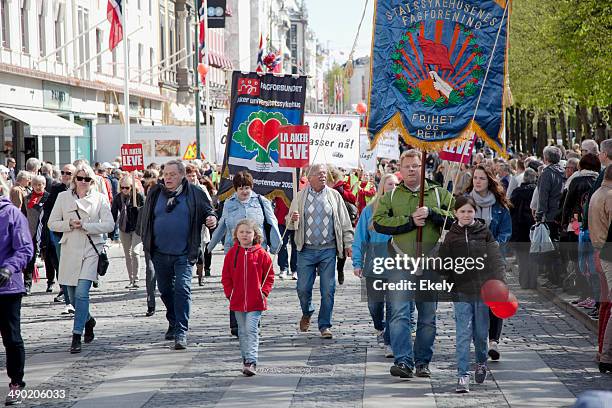 people marching on may 1. - kids marching stock pictures, royalty-free photos & images