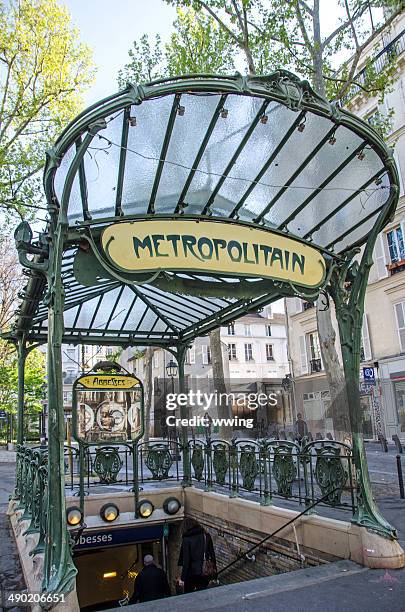 metro entrance in paris - paris metro sign stock pictures, royalty-free photos & images