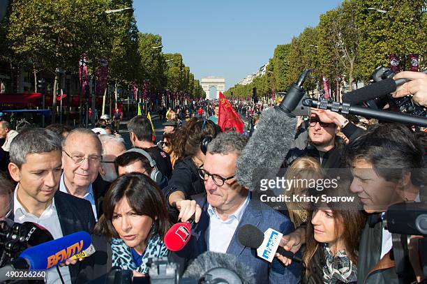 Christophe Najdovski, in charge of Paris transportation, Anne Hidalgo, Mayor of Paris, Yvan Mayeur, Mayor of Brussels, Fernando Haddad , Mayor of Sao...