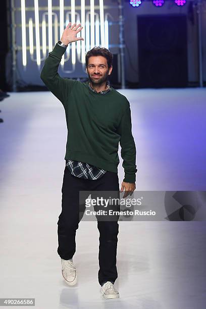 Designer Massimo Giorgetti walks the runway during the MSGM fashion show as part of Milan Fashion Week Spring/Summer 2016 on September 27, 2015 in...