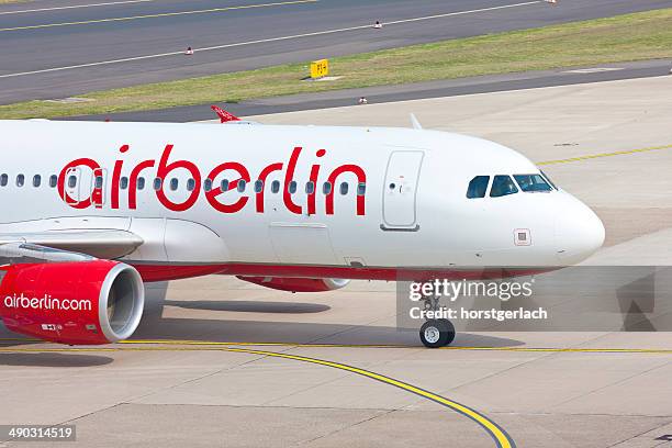 airbus a 319-100 en el aeropuerto internacional de düsseldorf - air berlin fotografías e imágenes de stock