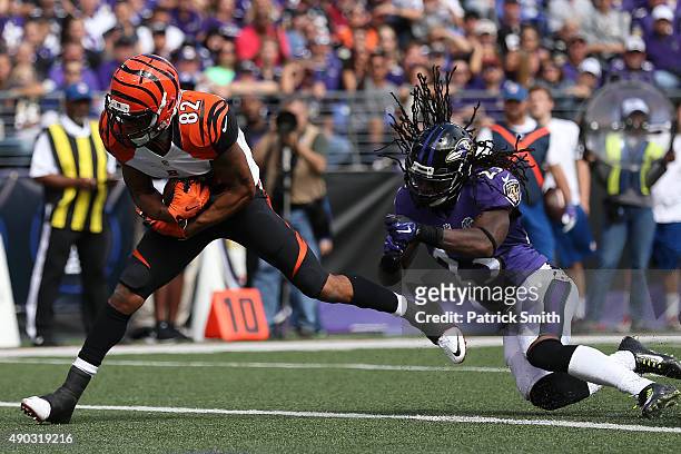Wide receiver Marvin Jones of the Cincinnati Bengals scores a second quarter touchdown past free safety Kendrick Lewis of the Baltimore Ravens during...
