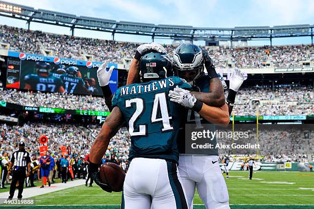 Ryan Mathews celebrates with Riley Cooper of the Philadelphia Eagles after scoring a touchdown in the second quarter against the New York Jets at...