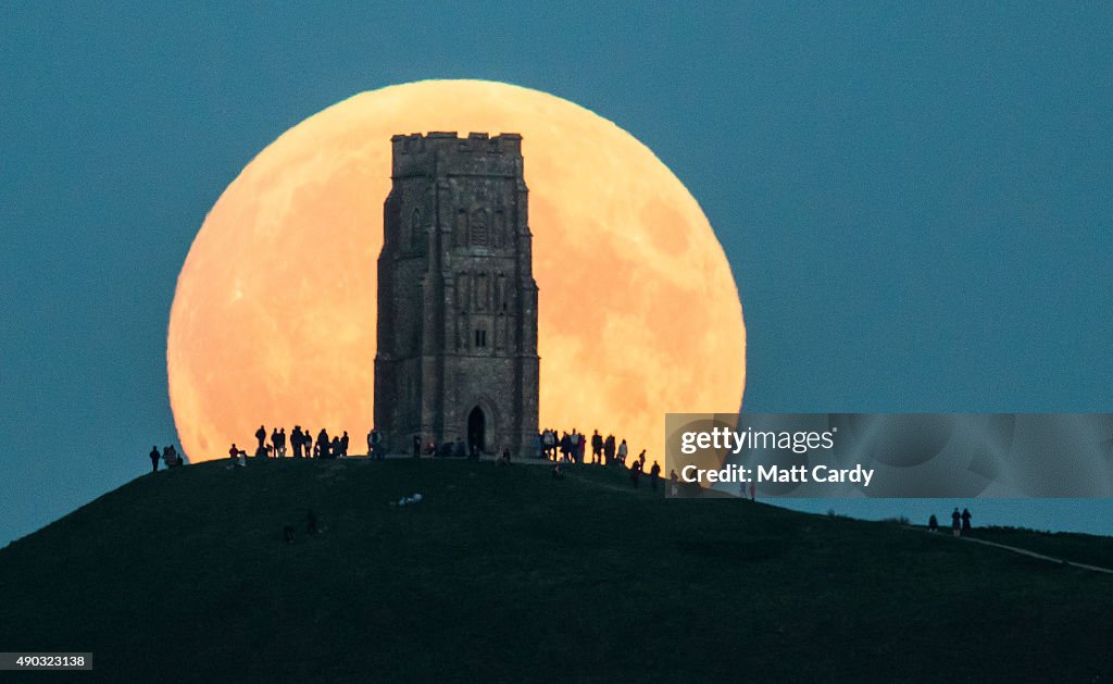 A Total Lunar Eclipse Spawns Blood Supermoon