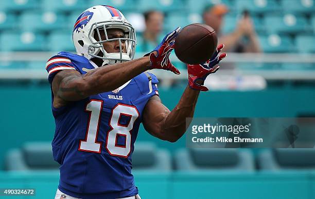 Percy Harvin of the Buffalo Bills warms up during a game against the Miami Dolphins at Sun Life Stadium on September 27, 2015 in Miami Gardens,...