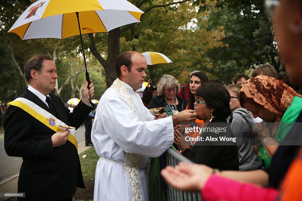 Pope Francis Celebrates Mass On Philadelphia's Benjamin Franklin Parkway