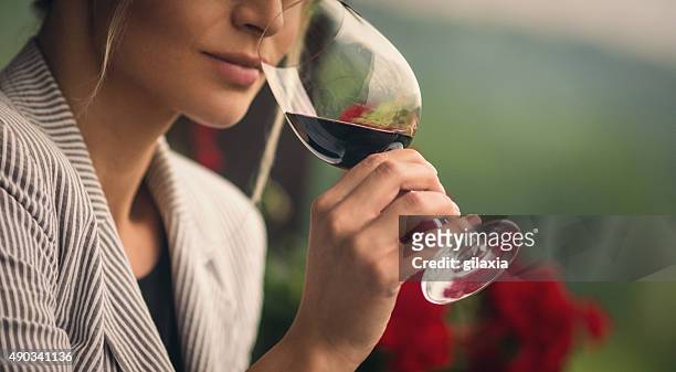 degustazione di vino. - men drinking wine foto e immagini stock