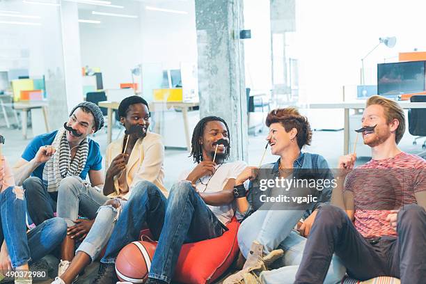 multi-étnica jovens celebrando movember em seu escritório. - novembro azul imagens e fotografias de stock