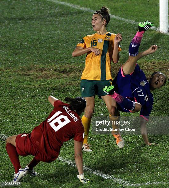 Stephanie Catley of Australia clashes with Yuki Ogimi of Japan during the AFC Women's Asian Cup Group A match between Australia and Japan at Thong...