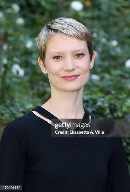Mia Wasikowska attends a photocall for 'Crimson Peak' at Le Jardin de Russie on September 28, 2015 in Rome, Italy.