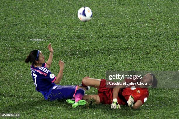 Lydia Williams of Australia clashes with Yuki Ogimi of Japan during the AFC Women's Asian Cup Group A match between Australia and Japan at Thong Nhat...