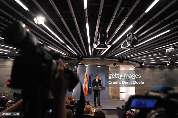 Spanish Prime Minister Mariano Rajoy makes a brief statement to the press at the Moncloa palace on September 28, 2015 in Madrid Spain. Yesterday a...