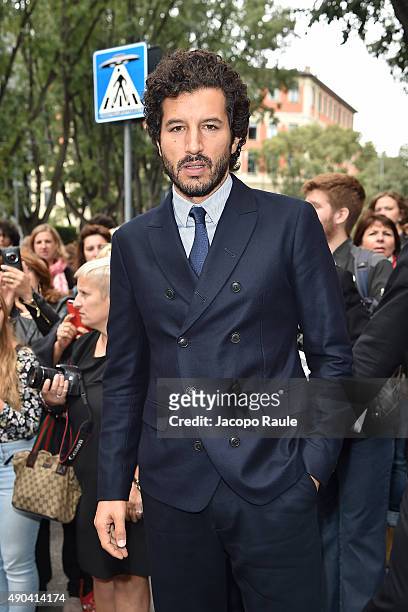 Francesco Scianna arrives at the Giorgio Armani show during the Milan Fashion Week Spring/Summer 2016 on September 28, 2015 in Milan, Italy.