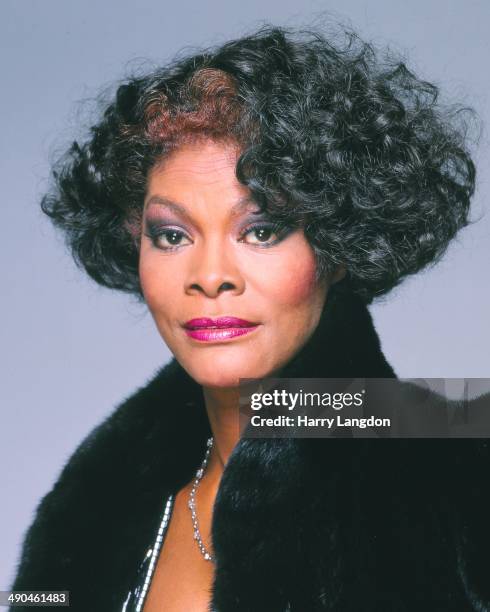 Singer Dionne Warwick poses for a portrait in 1989 in Los Angeles, California.