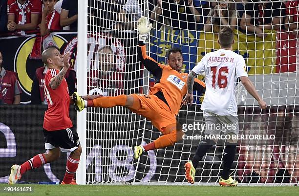 Sevilla's Portuguese goalkeeper Beto dives during the UEFA Europa league final football match between Benfica and Sevilla on May 14, 2014 at the...