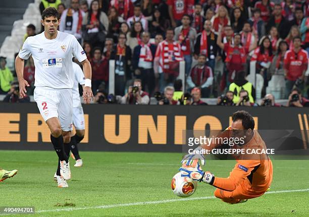 Sevilla's Portuguese goalkeeper Beto blocks a shot during the UEFA Europa league final football match between Benfica and Sevilla on May 14, 2014 at...