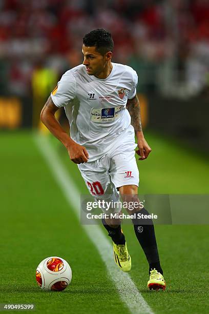 Vitolo of Sevilla on the ball during the UEFA Europa League Final match between Sevilla FC and SL Benfica at Juventus Stadium on May 14, 2014 in...