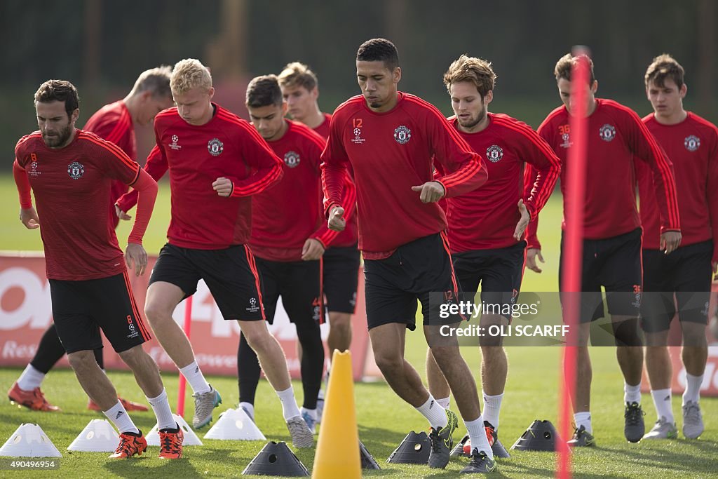 FBL-EUR-C1-MAN UTD-TRAINING