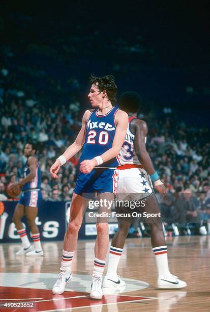 Doug Collins of the Philadelphia 76ers in action against the Washington Bullets during an NBA basketball game circa 1977 at the Capital Centre in...