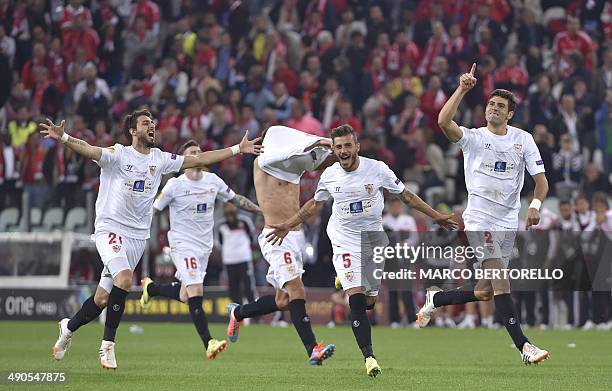 Sevilla's Argentinian defender Nicolas Pareja , Sevilla's Portuguese defender Diogo Figueiras and Sevilla's Argentinian defender Federico Fazio...